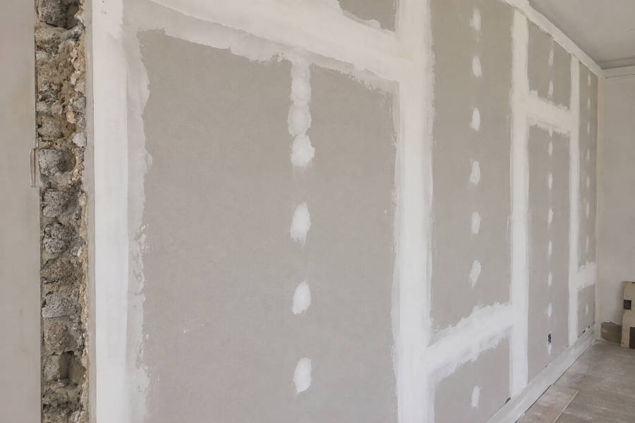 Trabalhos de barramento em gesso cartonado concluídos