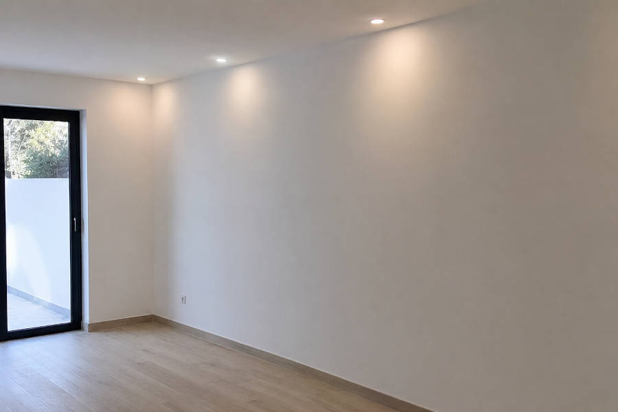 Barrado e pintado numa parede de pladur