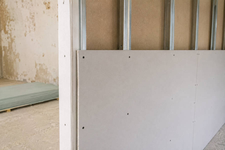 Instalação de uma parede de gesso cartonado