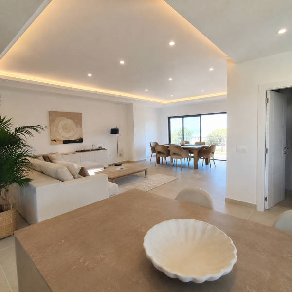 Sala de uma casa após uma remodelação com placas de pladur
